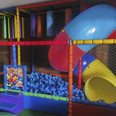 Crianças na área kids